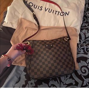 Louis Vuitton South Bank Besace